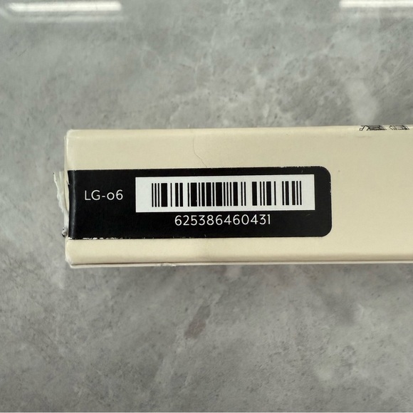 Cargo Cosmetics Essential Lip Gloss Prague Deep Red Super High Shine Makeup - Picture 11 of 13